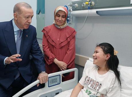 Erdoğan’dan açılışı yapılan hastanede hasta ziyareti