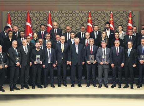 Cumhurbaşkanı Erdoğan, 10. Anadolu Medya Ödüllerini takdim etti: Sokak röportajıyla terör estiriyorlar