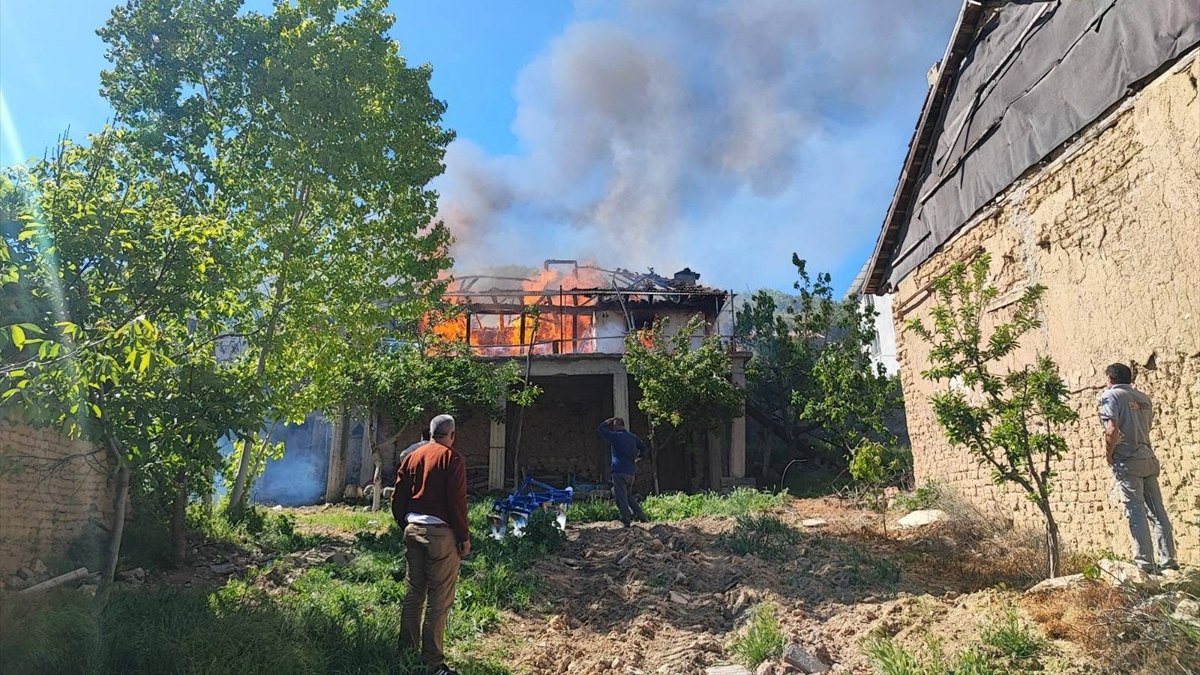 Uşak’ta 92 yaşındaki adam yangında can verdi