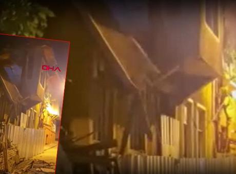Fatih’te ahşap bina çöktü! Ekipler müdahale ediyor