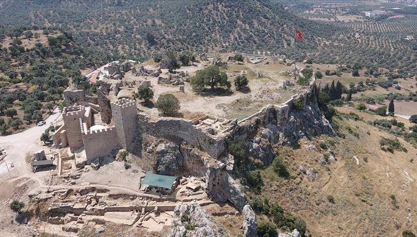 Beçin Antik Kenti’nde kazılar sürüyor: Ok uçları bulundu