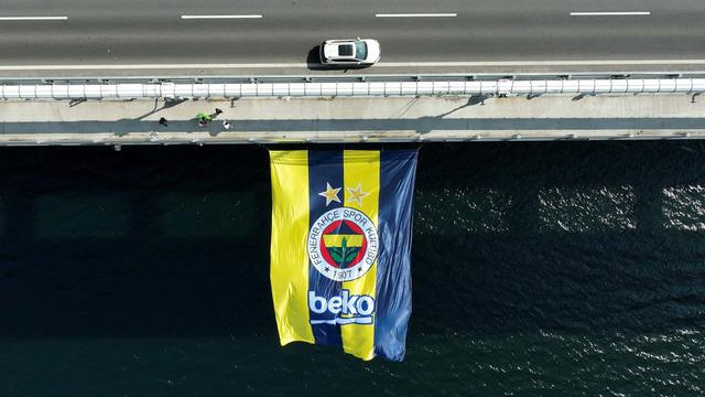 Fenerbahçe Beko’nun bayrakları, 1915 Çanakkale ve Osmangazi Köprüsüne asıldı