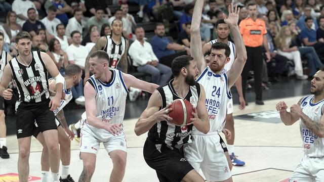 Basketbol Süper Lig’inde nefes kesici maç sona erdi! Finalin adı Beşiktaş Fibabanka ile Fenerbahçe…