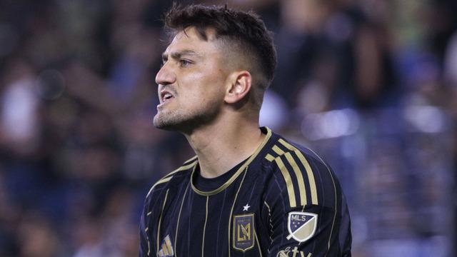 Fenerbahçe’de Cengiz Ünder gelişmesi… Oyuncu tarafına resmen ulaşıldı!
