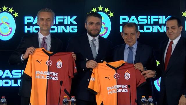 Galatasaray Başkanı Dursun Özbek ve Başkan Vekili Abdullah Kavukcu’dan sponsorluk anlaşması sonrası transfer açıklaması…