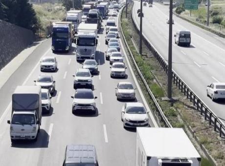 Kurban Bayramı trafiği başladı! Her 10 kilometrede bir trafik ekibi var