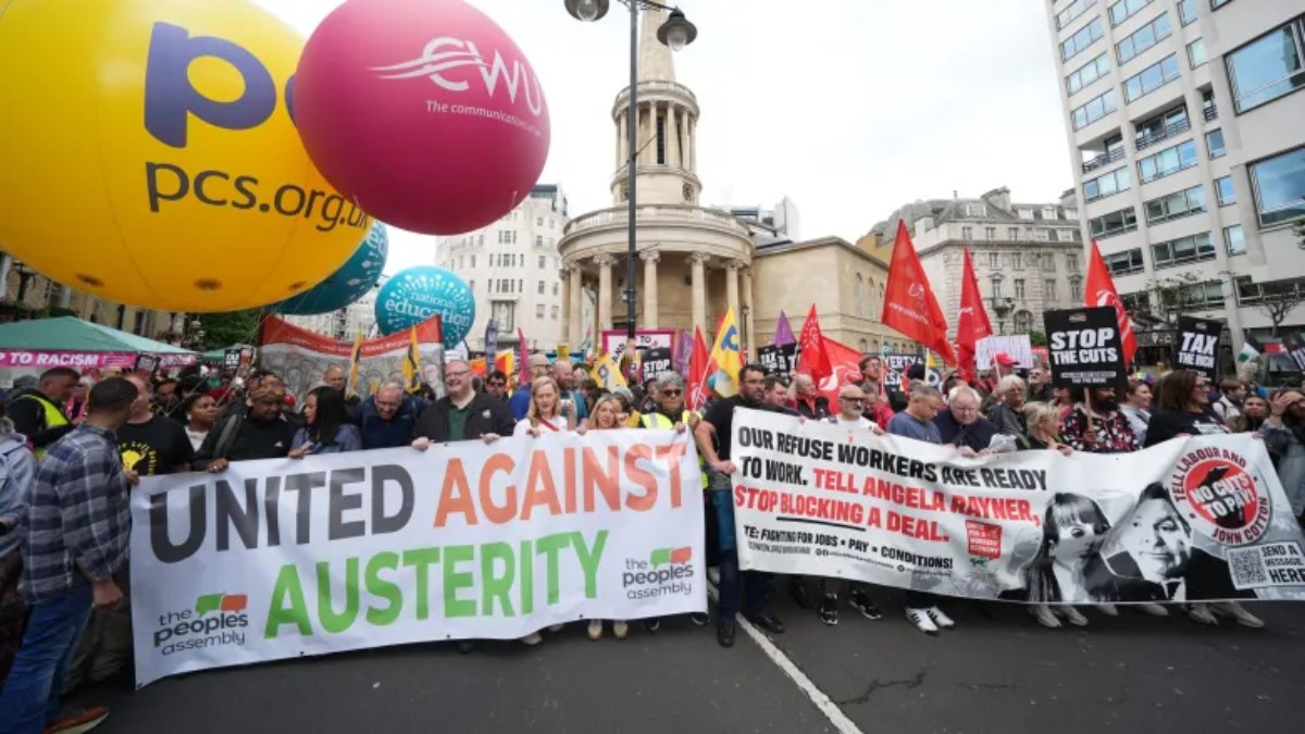 Londra’da ‘kemer sıkma’ protestosu