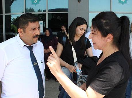 Yolcu sandığı sivil komiser ceza kesti: Direksiyonda telefona yakalandı