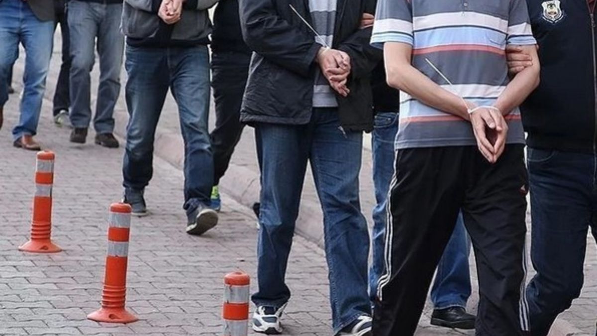 İzmir’de aranan kişilere yönelik 105 adrese operasyon