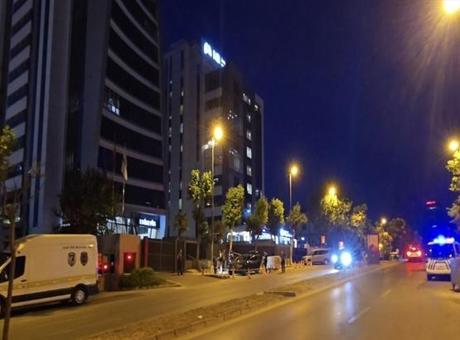 Dilan Polat’ın korumasına hastane önünde silahlı saldırı