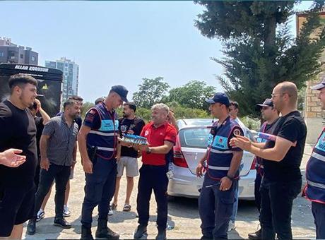 Jandarmaya 186. yıl sürprizi: Kavga sanıp geldiler, kutlamayla karşılaştılar