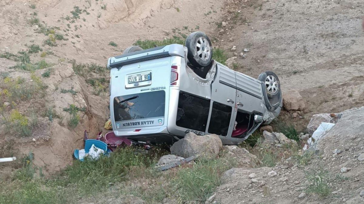 Van’da kamyonet dereye uçtu: 2 yaralı