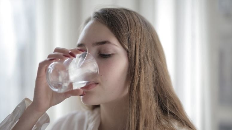 Havalar ısındı, uzmanlar uyardı! Su tüketimine dikkat: Bu sıvıları tüketmeyin