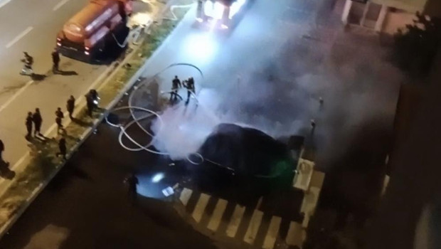 Kayseri’de alev alan elektrikli araç bomba gibi patladı… O anlar kamerada