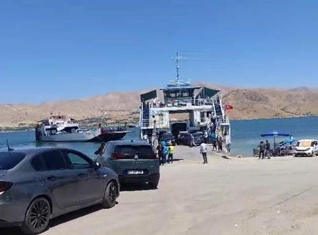 Keban Baraj Gölü’nde feribotta panik! İskeleye yanaşacağı sırada yakıtı bitti, rüzgârla sürüklendi