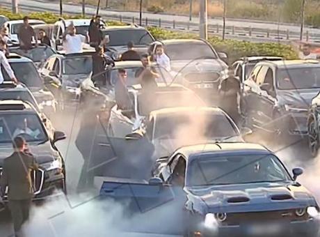 Düğün konvoyunda yol kapatanlara 695 bin liralık ceza