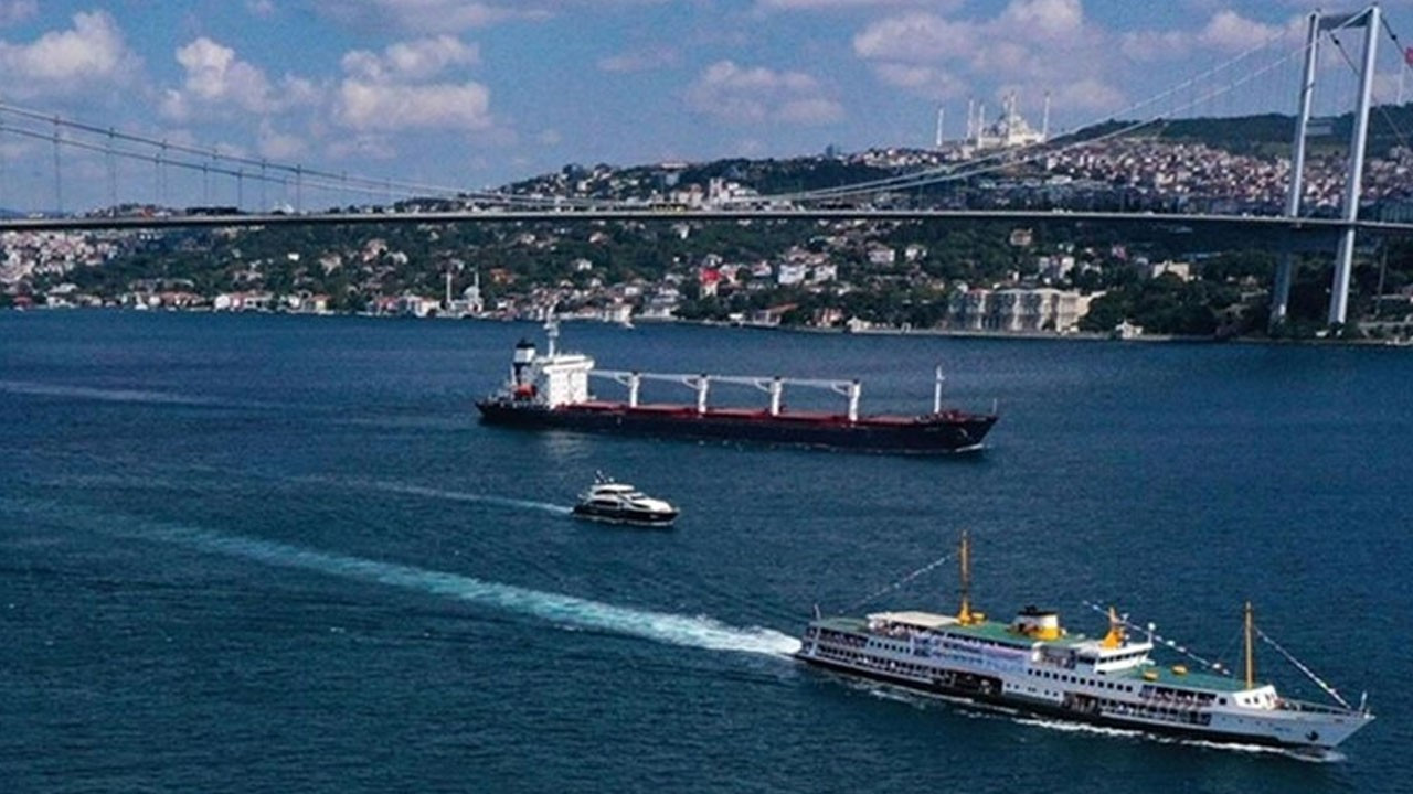İstanbul Boğazı’nda gemi trafiği yeniden açıldı