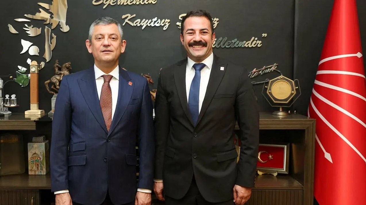Ya para ya belge! Özgür’cüler salonu beleşe mi getirmiş?
