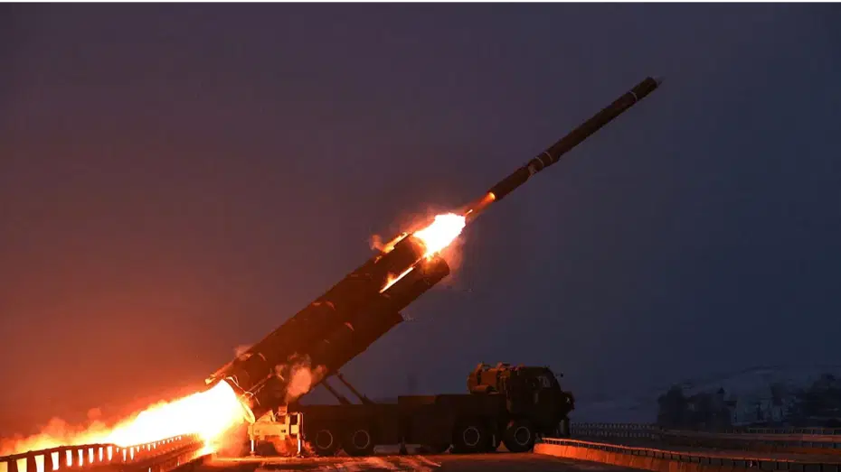 Trump “Görüşeceğiz” dedi, Kim Jong-un füze fırlattı