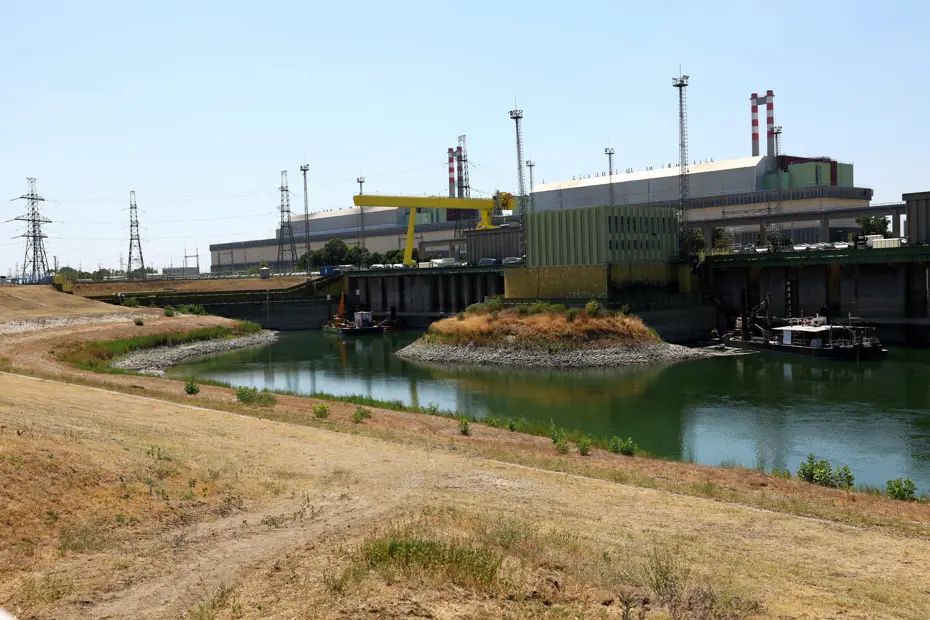 Tuna Nehri’nin suyu çekildi. Macaristan tek nükleer santralini kapatıyor