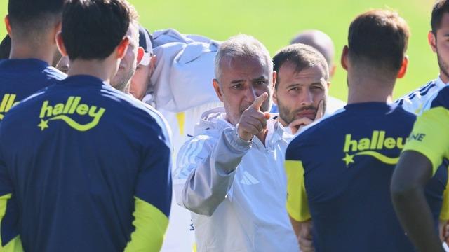 Fenerbahçe’de ilk ayrılık! Alacaklarını bile bırakıp gidiyor