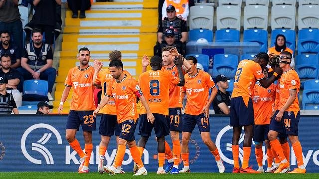 İstanbul Başakşehir Kocaelispor’u rahat geçti!