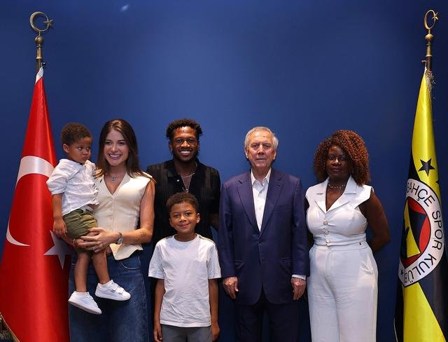 Fenerbahçe Fred’e veda etti! Aziz Yıldırım: “Sen artık bu ailenin bir parçasısın”