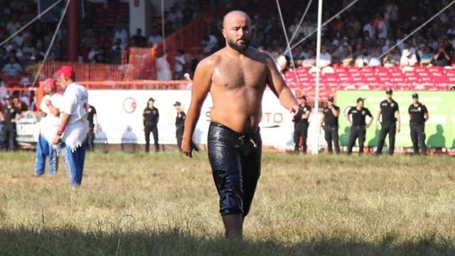 5. Ulugazi Yağlı Güreşleri’nin başpehlivanı Orhan Okulu oldu
