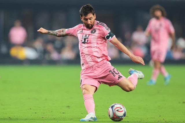 Messi’den müthiş frikik golü! (4 gol 1 asistle oynadı) 🔥
