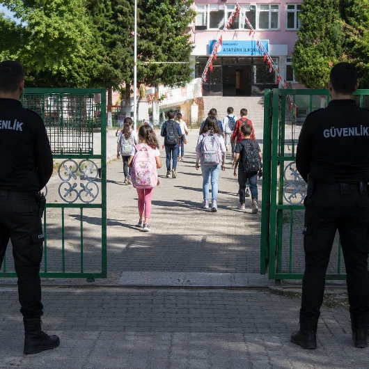 Okullara 30 bin güvenlik görevlisi