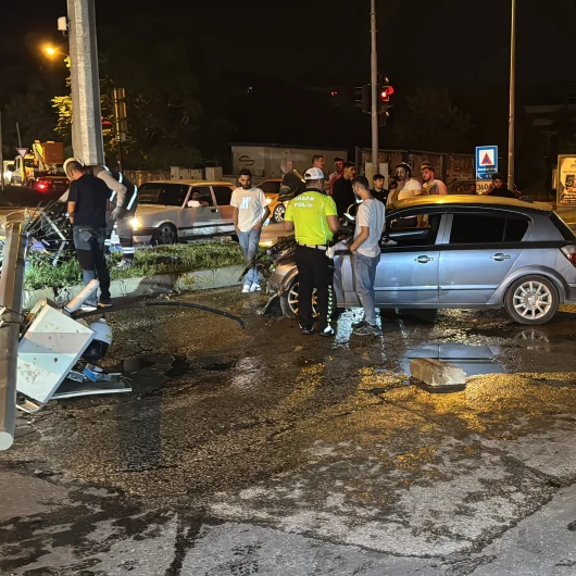 Otomobil ile motosikletin çarpıştığı kazada beş yaralı