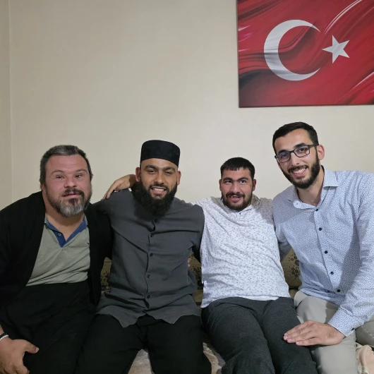 Down sendromlu Savaş’ın ezan sevgisi Celal Katatüre’yi Feke’ye getirdi