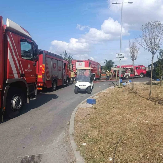 Hastane bahçesinde korkutan yangın: Olay yerine çok sayıda ekip sevk edildi