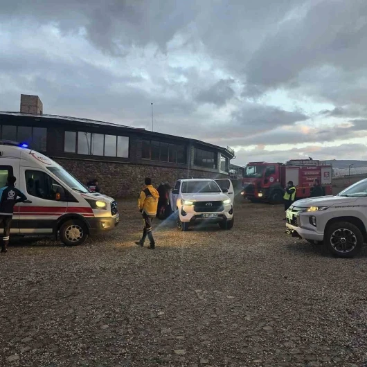 Erciyes Dağı’nda yürüyüş kabusa dönüştü: Ekipler son anda yetişti