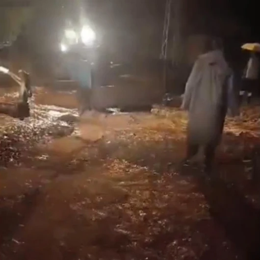 Erzincan’da sağanak sonrası sel: Köyü çamur ve balçık kapladı