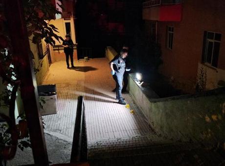 Gece yarısı dehşet anları! Çorum’da apartman dairesine pompalı tüfekle saldırı