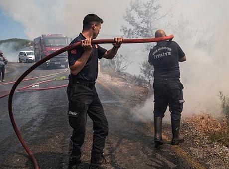 Bakan Yumaklı, orman yangınlarına ilişkin son durumu paylaştı: 260 yangından 258’i kontrol altında