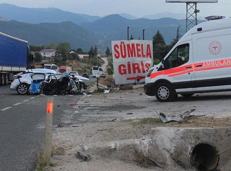 Kastamonu’da otomobil menfeze çarptı; aynı aileden 2 ölü, 4 yaralı