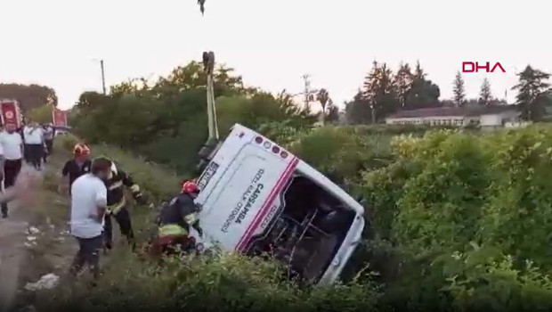 Samsun’da özel halk otobüsü şarampole devrildi: 21 yaralı