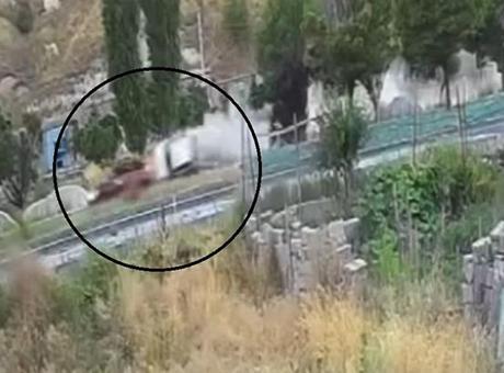 Gelin arabası takla attı! Düğün konvoyundaki feci kaza kamerada