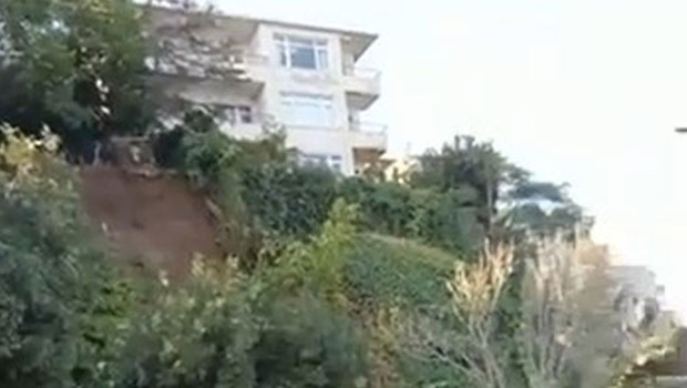 Büyükçekmece’de toprak kayması! Mahsur kalanlar için çalışma başlatıldı