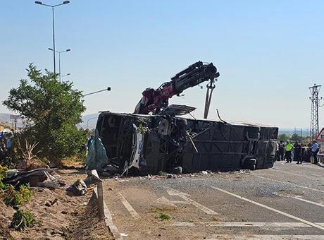Kayseri’de yolcu otobüsü devrildi! Çok sayıda yaralı var
