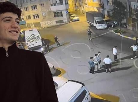 Sosyal medya kavgası kanlı bitti! ‘Barışmaya gel’ dediler: 19 yaşındaki gencin bıçakla öldürüldüğü kavganın görüntüleri ortaya çıktı