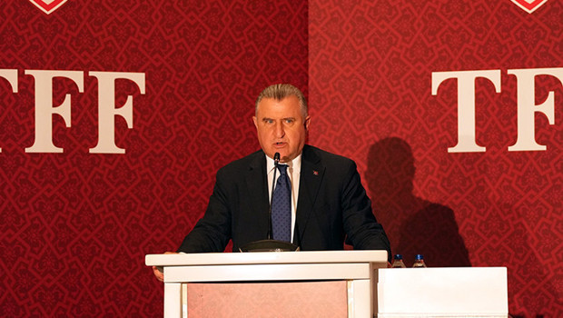 Gençlik ve Spor Bakanı Osman Aşkın Bak, hakemlere seslendi: ‘Cesur, kararlı ve her şeyden önce adil olun’