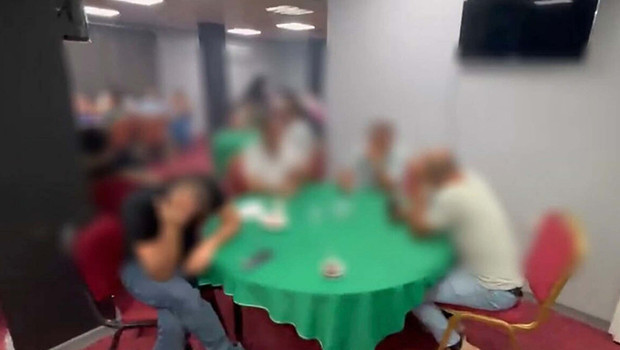 Düğün salonu görünümlü kumarhaneye polis baskını
