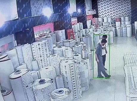 Van’da yüzleri güldüren anlar! Halıcı ile işitme engelli müşteri indirimde anlaşamadı: Bir anda halay çekmeye başladılar