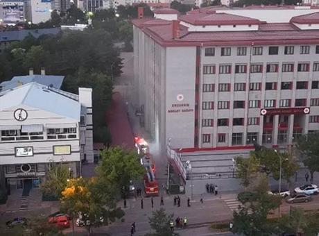 Erzurum Adliyesinin arşiv bölümünde yangın