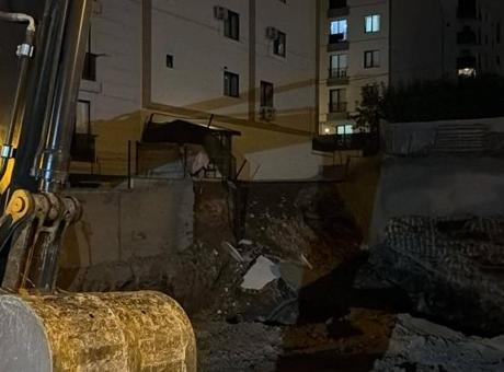 Çekmeköy’de inşaatın istinat duvarı çöktü; 5 katlı bina tahliye edildi