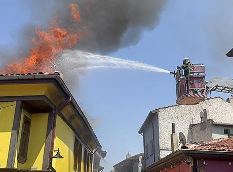 Tarihi Odunpazarı Evleri Bölgesi’ndeki işletmede çıkan yangın söndürüldü