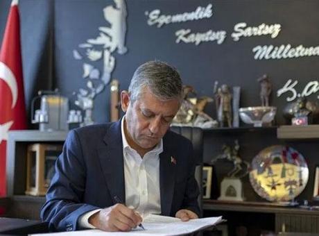 İki parti arasında kapışma: YENİ Parti’de hedef 2 milyon üye